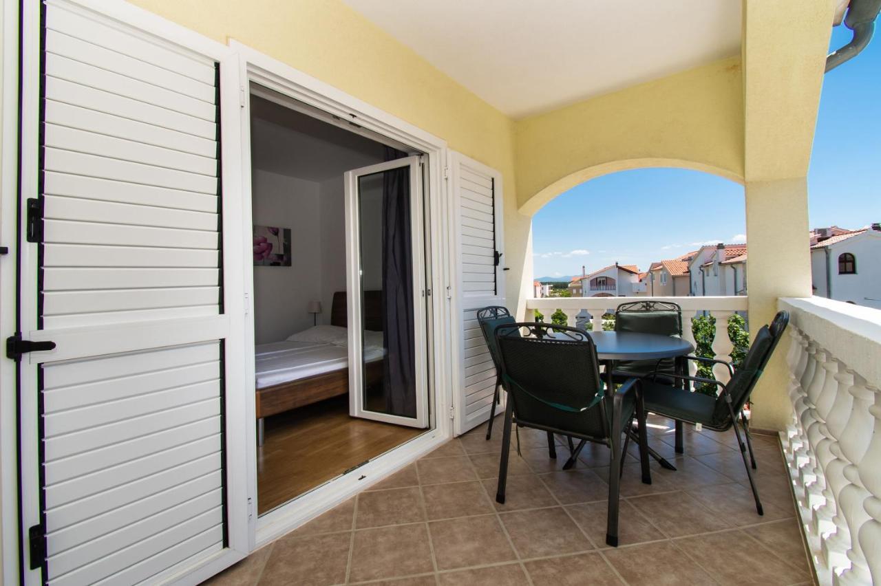 Apartments Kendes Vodice Esterno foto